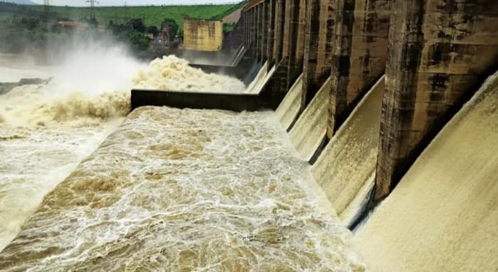 মুখ্যমন্ত্রীর ক্ষোভের পরও অনড় ডিভিসি, বাড়িয়ে দেওয়া হল জল ছাড়ার পরিমাণ