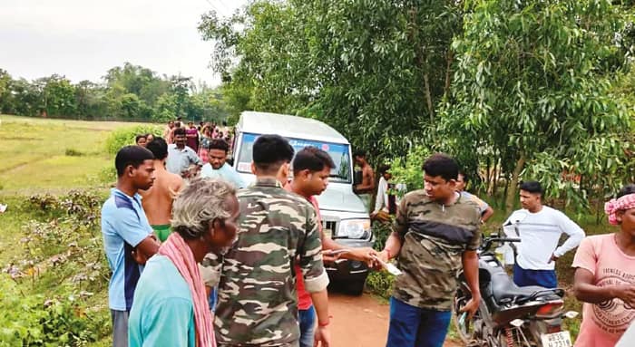 অসুস্থ হয়ে স্ত্রীর মৃত্যু, পরের দিনই শ্মশানে গিয়ে আত্মঘাতী স্বামী, শোকস্তব্ধ নারায়ণগড়