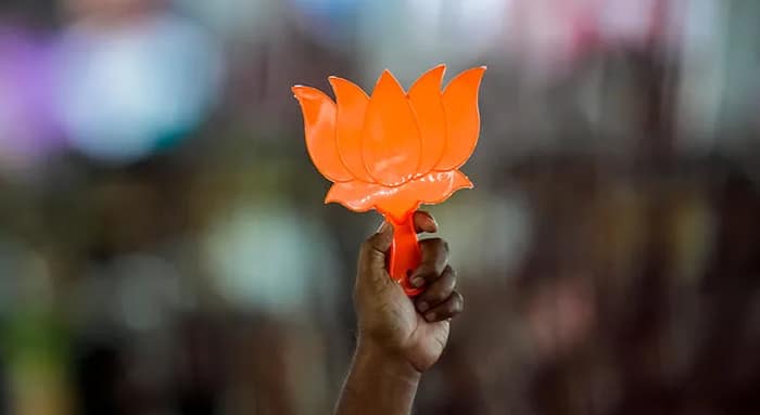 ‘হাতে’ ফর্ম-৬, ভোটার তালিকায় নাম তুলছে বিজেপির বহিরাগতরা, সংগঠন নেই, দিল্লি-মহারাষ্ট্র মডেলে ভোটচুরির ছক!