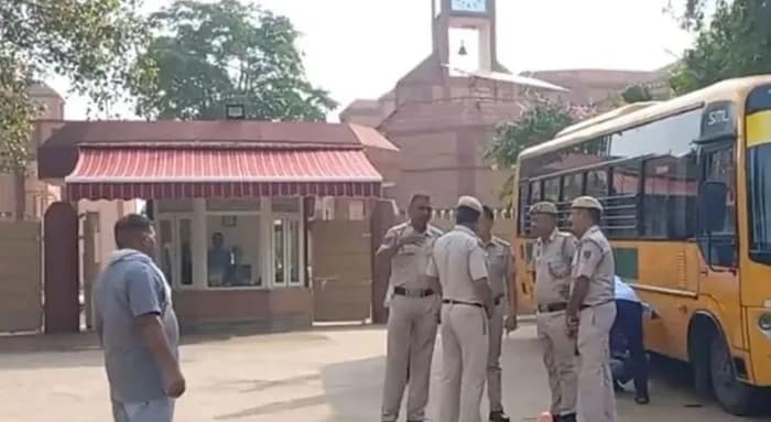 দিল্লির ৪৫ স্কুল ও ৩ কলেজে হুমকি মেল