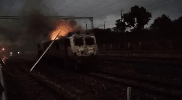 রাজস্থানে গরিব রথ এক্সপ্রেসে আগুন