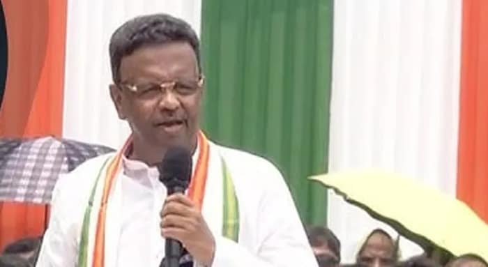 বাংলা ভাষায় কথা বলব, দেখি কে আমার কলার ধরে: ফিরহাদ হাকিম