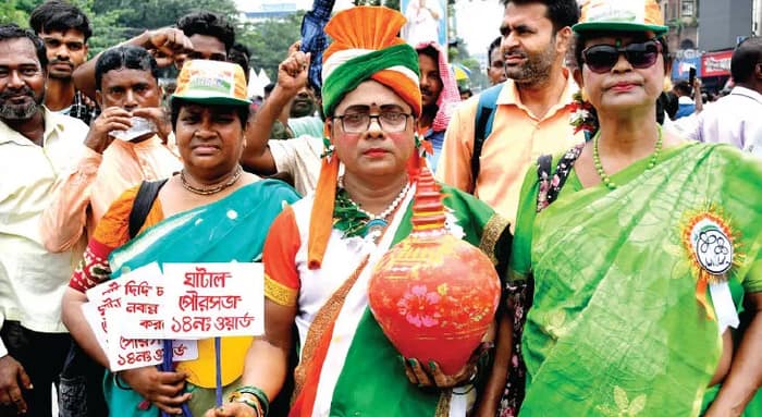 লক্ষ্মীর বেশে ঘাটাল থেকে ধর্মতলায় লক্ষ্মীকান্ত মমতা সেজে সভাস্থলে এলেন নদীয়ার সঙ্গীতা