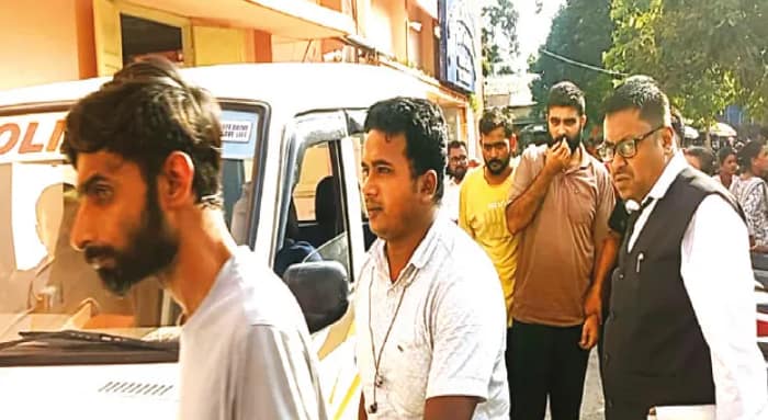 শেয়ারে বিনিয়োগের নামে সাড়ে ৪৭ লাখের প্রতারণা, সুরাত থেকে ধৃত ৩