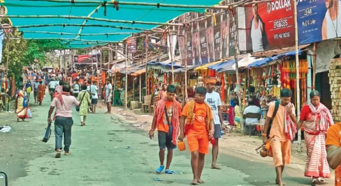 তারকেশ্বরে পুণ্যার্থীদের জন্য রাস্তার উপর ছাউনি, স্টেশন এলাকায় জল