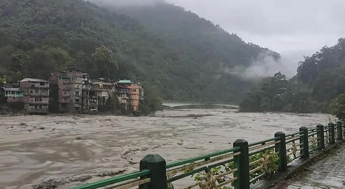 পাহাড়ে রেকর্ড বৃষ্টিপাত, তিস্তার জলে প্লাবিত গ্রাম