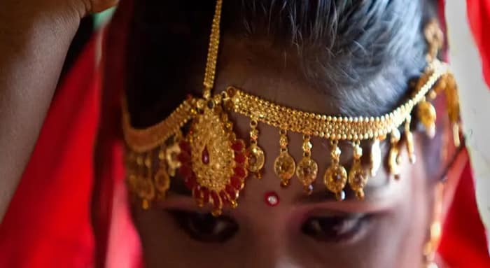 প্রাপ্তবয়স্ক ভিডিও দেখার কারণে বাড়ছে বাল্যবিবাহ, শিক্ষাদপ্তরের রিপোর্টে উদ্বেগজনক তথ্য