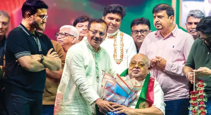 আবেগের কোলাজে রঙিন মোহন বাগান দিবস