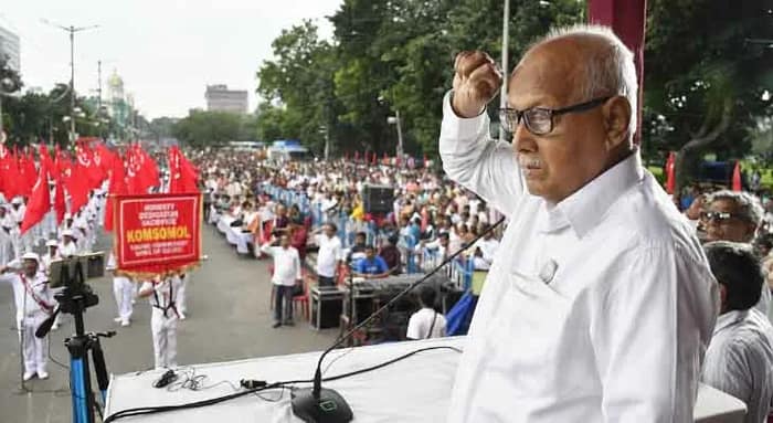 রাজনীতিমুখী হতে পরামর্শ প্রভাসের