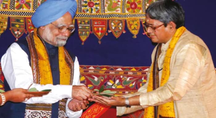 বিশ্বভারতীতে রজতকান্ত রায়ের অবদান ফের আলোচনায়, বিশেষ উপাসনা শীঘ্রই