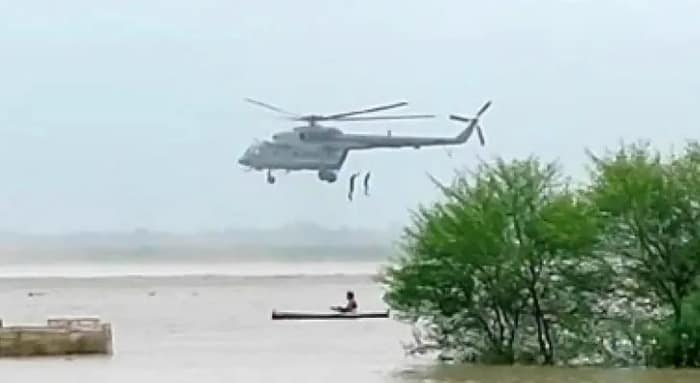ফরাক্কায় উত্তাল গঙ্গায়  সেনাবাহিনীর মক ড্রিল