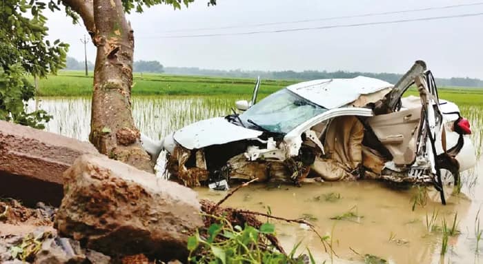 কেশিয়াড়িতে রাতে গাড়ি দুর্ঘটনায় ২ যুবকের মৃত্যু