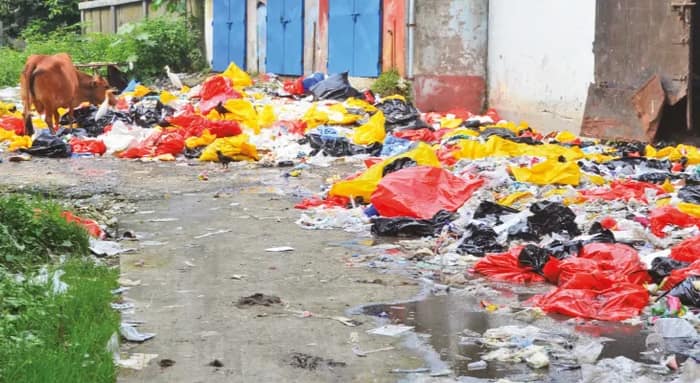 জলপাইগুড়ি মেডিক্যাল থেকে সরেনি বর্জ্য, গন্ধে অতিষ্ঠ রোগীরা