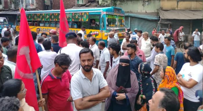 বেহাল বাইপাস, টিকিয়াপাড়ায় বাসিন্দাদের নিয়ে অবরোধে বাম
