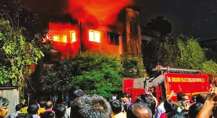 দুর্গাপুরে সরকারি আবাসনের ফাঁকা ফ্ল্যাটে ভয়াবহ আগুন