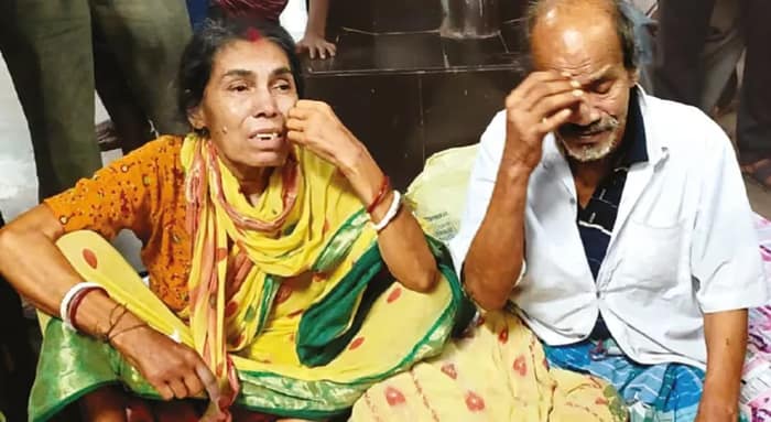 বারুইপুর স্টেশনে বাবা-মাকে রেখে বেপাত্তা ‘গুণধর’ ছেলে