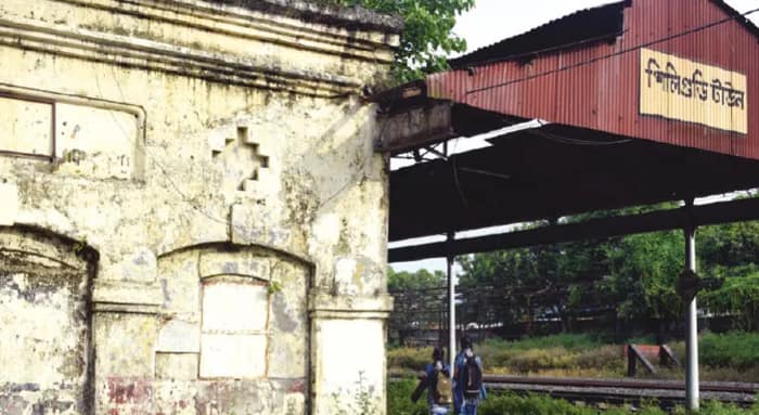 বিশ্বকবি-নেতাজি-বিবেকানন্দের স্মৃতি বিজড়িত টাউন স্টেশন আজ ভগ্নপ্রায়, দুষ্কৃতীদের আখড়া