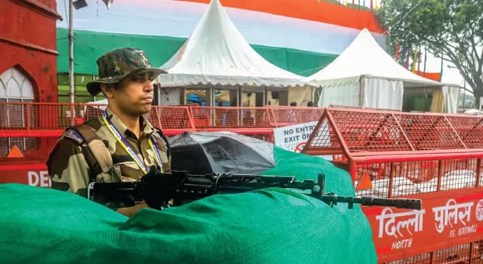 জঙ্গি হানার শঙ্কা, নিরাপত্তার চাদরে  মুড়ল লালকেল্লা সহ গোটা রাজধানী