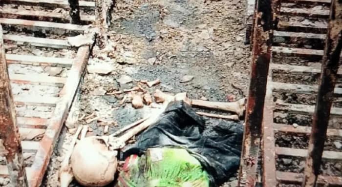 দত্তপুকুরে ভস্মীভূত গোডাউন থেকে  উদ্ধার পচাগলা মৃতদেহ, শোরগোল