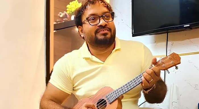 হঠাৎ গান লিখলেন বিডিও! তাতে আলোড়নই বা কেন?