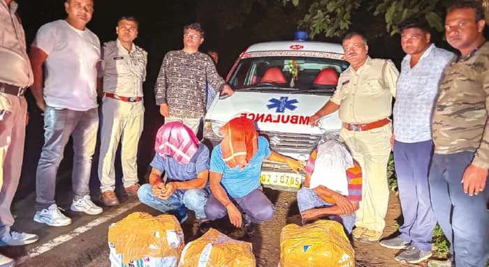 অ্যাম্বুলেন্সে ক্যাবিনেট তৈরি করে পাচারের চেষ্টা, ইলামবাজারে ২৫ কেজি গাঁজা সহ গ্রেপ্তার ৩ জন