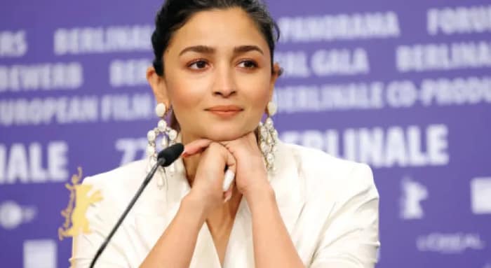 ফের করণের পরিচালনায় আলিয়া