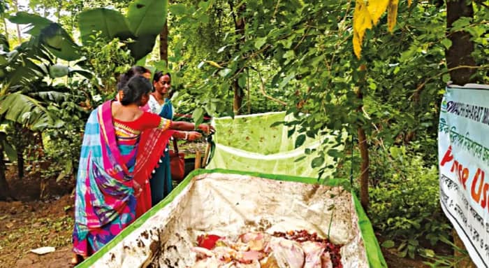 আবেদন করলেই যেকোনও অনুষ্ঠান বাড়ি থেকে আবর্জনা সংগ্রহ করবে মানবাজার-২ ব্লক প্রশাসন