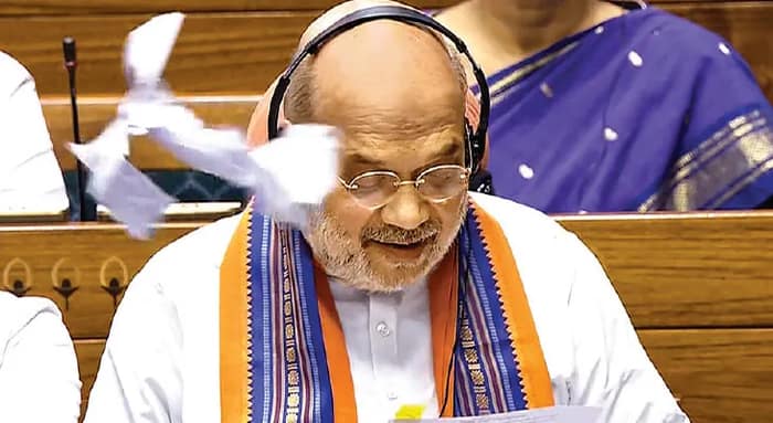 কাগজ ছিঁড়ে শাহের দিকে, ধুন্ধুমার, প্রধানমন্ত্রী-মুখ্যমন্ত্রীর অপসারণ বিল পেশ