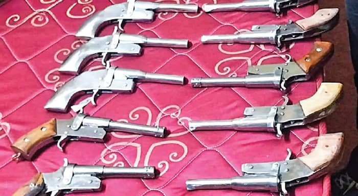 বিহার থেকে ট্রেনে আগ্নেয়াস্ত্র পাচার বাংলায়, উদ্ধার ১০টি ওয়ান শর্টার, অণ্ডাল স্টেশনে এসটিএফের জালে অভিযুক্ত