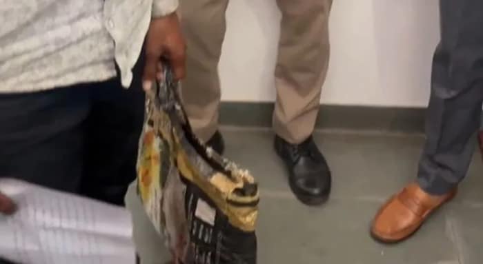 উত্তরপ্রদেশে চিকিৎসার গাফিলতিতে মৃত্যু, সদ্যোজাতের দেহ ব্যাগে ভরে ডিএম অফিসে বাবা