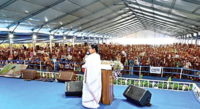 বানভাসিদের ভাঙা বাড়ি নতুন করে গড়তে পৃথক প্রকল্প ঘোষণা মমতার