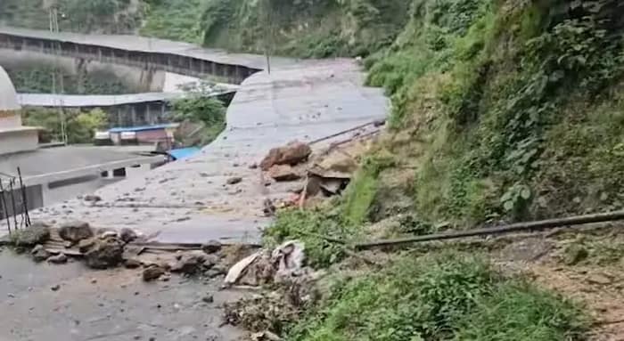 ফের মেঘভাঙা বৃষ্টিতে বিপর্যয় কাশ্মীরে, বৈষ্ণোদেবীর যাত্রাপথে ধস নেমে মৃত ৩১, ডোডায় হড়পা বানে প্রাণ গেল ৪ জনের, উদ্বিগ্ন মুখ্যমন্ত্রী ওমর