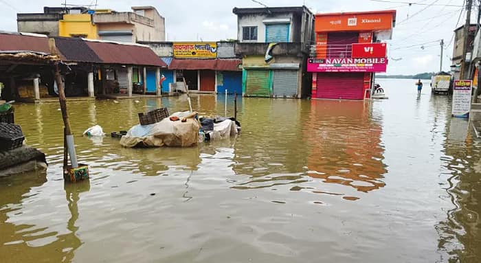 ডিভিসির জলে ফের ডুবল খানাকুল ভাসল রাজ্য সড়কও, দুর্ভোগে বাসিন্দারা