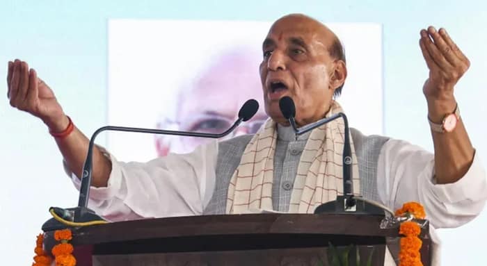 রাহুল গান্ধীকে পালটা তোপ রাজনাথ সিংয়ের