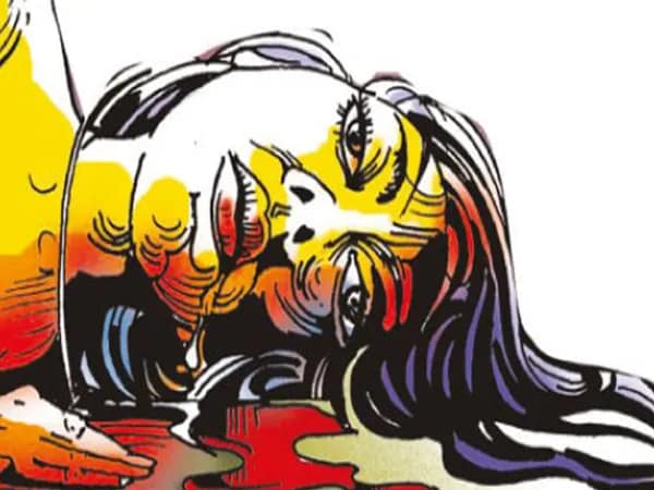 বেহালা চৌরাস্তায় ছাদ থেকে পড়ে মৃত ছাত্রী