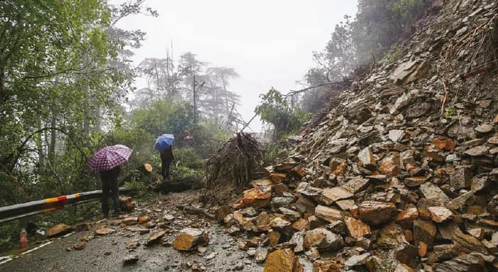 ১৫ বছরে সর্বাধিক বৃষ্টিপাত হিমাচলে, মৃত অন্তত ৩০০