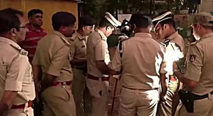 রাস্তায় লিভ ইন পার্টনারকে পুড়িয়ে মারল যুবক