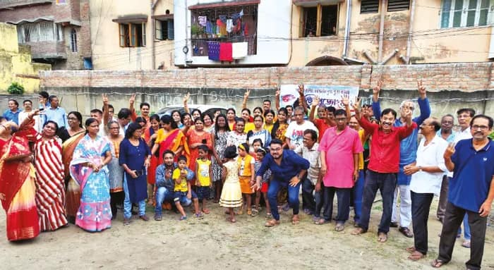 বহরমপুরে লোয়ার কাদাইয়ের পুজোয় থিম ‘অসহায় মানুষ’