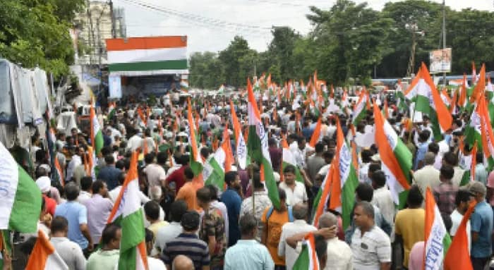 বাংলা ভাষা নিয়ে আলোচনায় ব্রাত্যর মুখে সেনা প্রসঙ্গ, বিজেপিকে কটাক্ষ ফিরহাদের