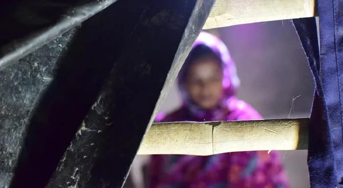 স্টেশনের পাশে থাকা কিশোরীদের টার্গেট করছে পাচার চক্রের চাঁইরা