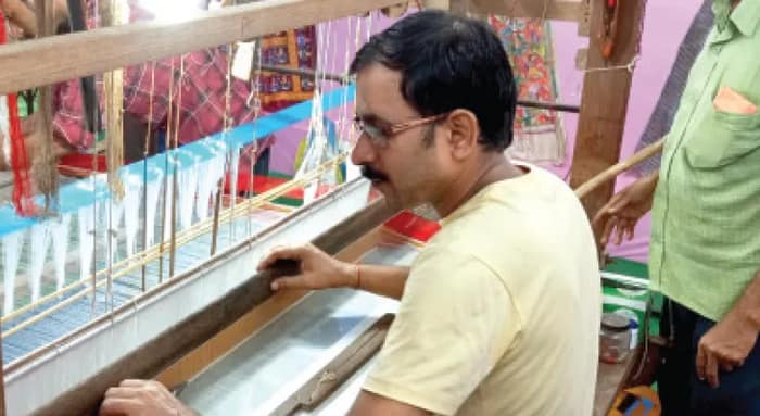 বিধাননগরে কোরিয়াল গরদ  বুনবেন মির্জাপুরের শিল্পীরা, পুজোর আগে বাংলার তাঁতের হাট
