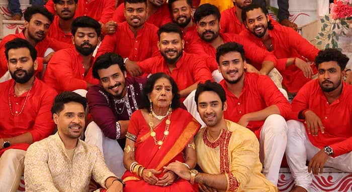 গানে  মায়ের আবাহন