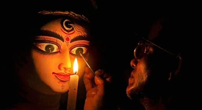 উত্তর কলিকাতা সার্বজনীন, মণ্ডপে বীরেন্দ্রকৃষ্ণ  ভদ্র আর ‘মহালয়া’