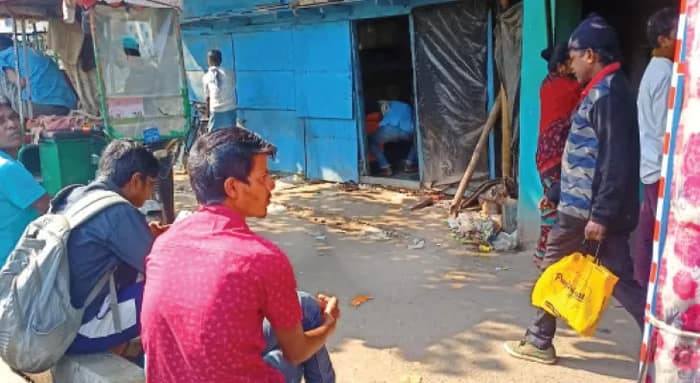বিরাটি স্টেশন লাগোয়া সাট্টার ঠেকে গোয়েন্দা হানা, পুলিসের জালে চার