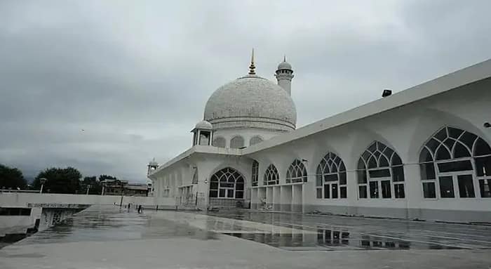 হজরতবাল মসজিদে অশোক স্তম্ভ  নষ্ট করার অভিযোগ, শুরু তরজা
