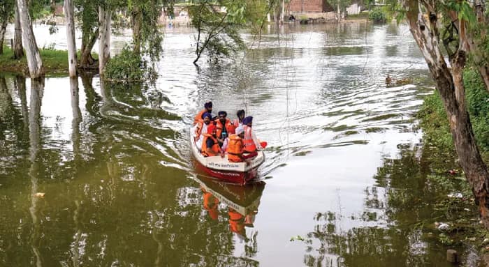 পাঞ্জাবে বন্যা, ইরাবতীর জলে পাকিস্তান  সীমান্তে ভেসে গেল ৩০ কিমি কাঁটাতার