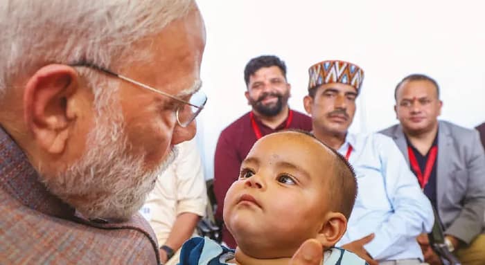 বন্যা বিধ্বস্ত পাঞ্জাব ও হিমাচল সফরে মোদি,  আকাশপথে ঘুরে দেখলেন বিপর্যস্ত এলাকা