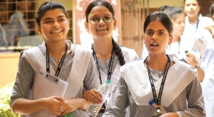 বাংলা পরীক্ষায় অনুপস্থিত ১২০০  ছাত্রছাত্রী হাজির ইংরেজি পেপারে!