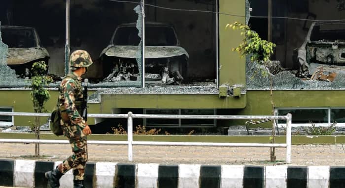 বাংলাদেশের পথে নেপাল, জারি কার্ফু, অন্তর্বর্তী প্রধান কারকি?