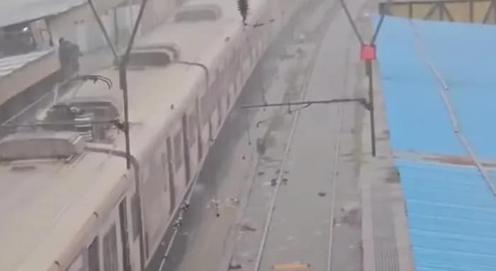 মুম্বই ও হায়দরাবাদে ভারী বৃষ্টির জেরে বিপর্যস্ত জনজীবন